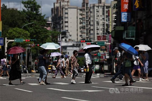 Peringatan panas dikeluarkan untuk Taiwan utara, suhu bisa capai 37°C hari Selasa