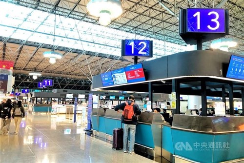 Semua penerbangan domestik Senin pagi di Taiwan dibatalkan akibat Taifun Danas
