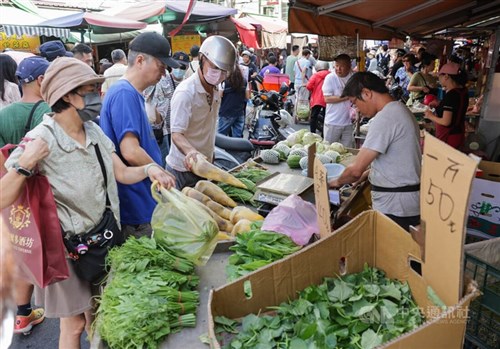 Harga sayuran dan daging di Taipei naik seiring taifun mendekat