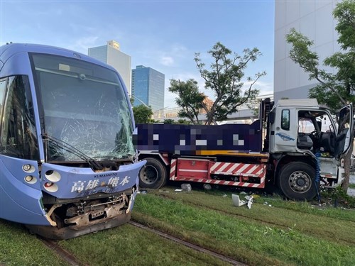 Tujuh orang terluka dalam tabrakan LRT dan truk di Kaohsiung