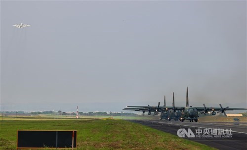 AU Taiwan hukum kapten karena ambil gambar daftar penugasan pesawat