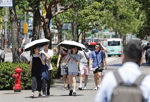 CWA: Peringatan panas dikeluarkan untuk 12 wilayah di Taiwan barat 
