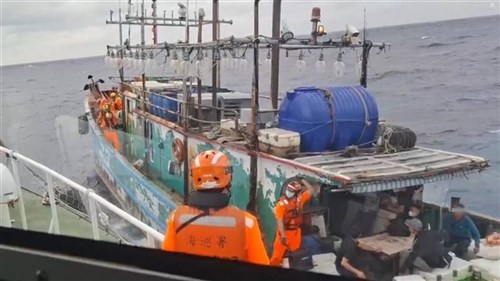 Empat orang dituntut penjara atas upaya penyelundupan 24 orang ke Taiwan