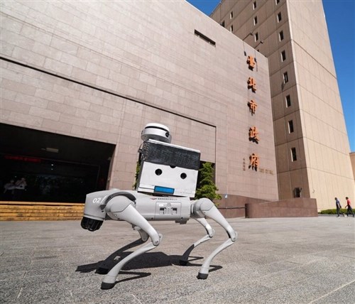 Robot anjing patroli Taipei tuai kontroversi keamanan