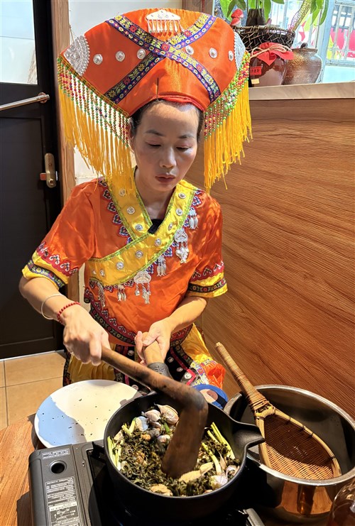 Imigran baru bagikan perpaduan budaya teh lintas selat di Chiayi