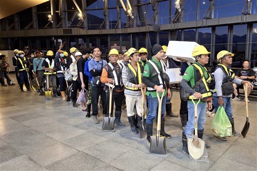 Relawan migran Indonesia bantu bersihkan kawasan pasca bencana di Hualien