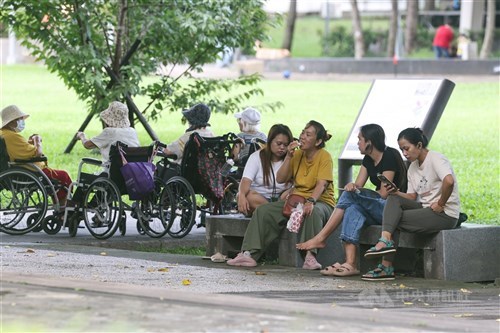 Taipei ingatkan majikan tidak minta perawat migran keluar belanja