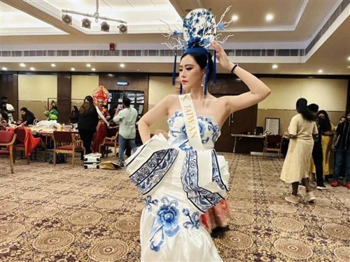 Perwakilan Taiwan raih kostum nasional terbaik Mrs. Glam World 2025