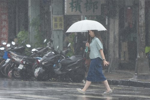 Hujan deras sebabkan gangguan di seluruh wilayah utara Taiwan