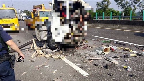 Warga Taiwan dan pekerja migran tewas dalam kecelakaan truk di jalan tol Chiayi