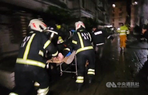 Petugas pemadam kebakaran tewas dalam kebakaran di Keelung setelah berikan masker kepada warga yang terjebak