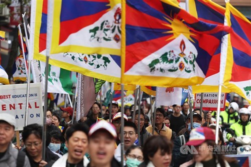 Pawai tahunan di Taipei peringati pemberontakan Tibet, peringatkan ancaman Tiongkok