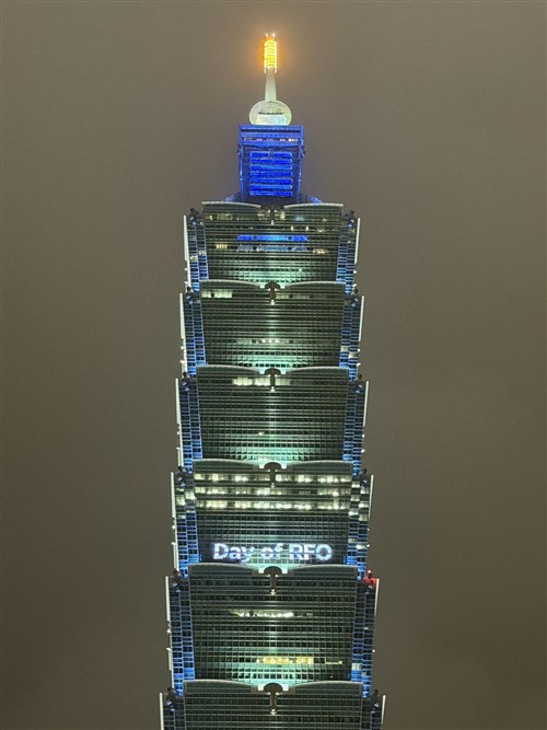 Taipei 101 bersinar biru untuk hormati polisi gugur
