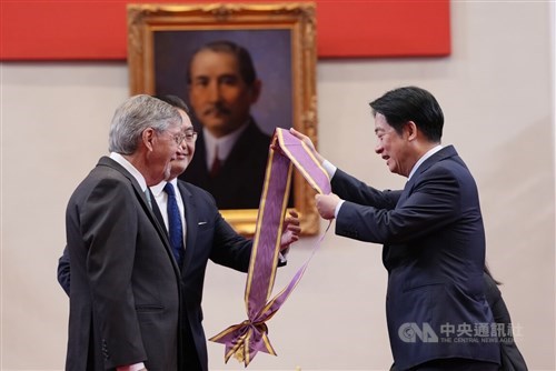 Presiden Lai beri penghargaan tertinggi ke Michael Fonte atas jasanya dalam hubungan Taiwan-AS