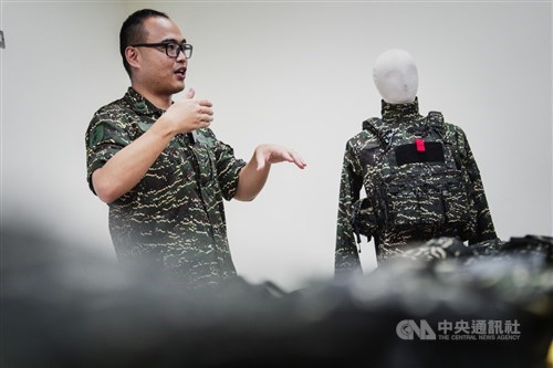 Korps Marinir Taiwan pamerkan rompi taktis baru dengan fitur pelepasan cepat