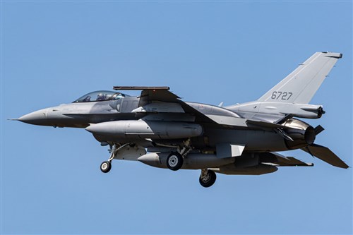 Sumber: Dua jet tempur F-16V pertama dalam perjalanan menuju Taiwan