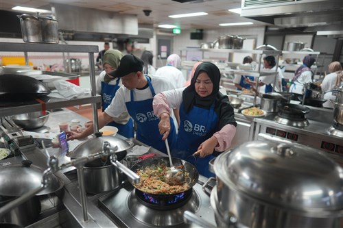 BRI Peduli pekerja migran Indonesia adakan pelatihan memasak dan tata rias gratis