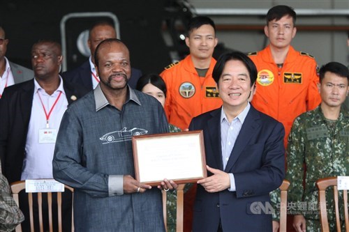 Raja Eswatini berterima kasih kepada Taiwan atas sumbangan helikopter