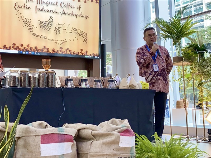 Budi Santoso saat menjabat sebagai Kepala KDEI Taipei, memberikan pidato di sebuah acara di kantor perwakilan Indonesia di Taiwan tersebut pada November 2020. (Sumber Foto : Dokumentasi CNA)