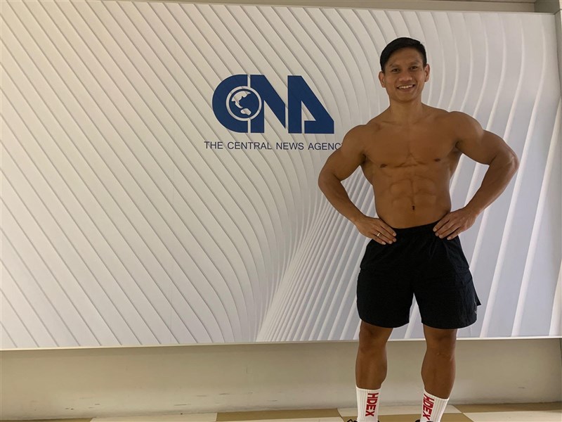 Sarita berpose di depan kantor redaksi CNA dalam kunjungannya pada hari Minggu, 23 Juni 2024. (Sumber Foto : CNA Taipei, 23 Juni 2024).