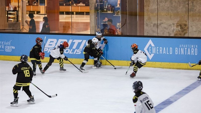 72 siswa dari berbagai negara berpartisipasi dalam kamp yang diselenggarakan mantan pemain hoki es nasional Taiwan, Brandon Hsiao. (Sumber Foto : Lee Chia-chen)