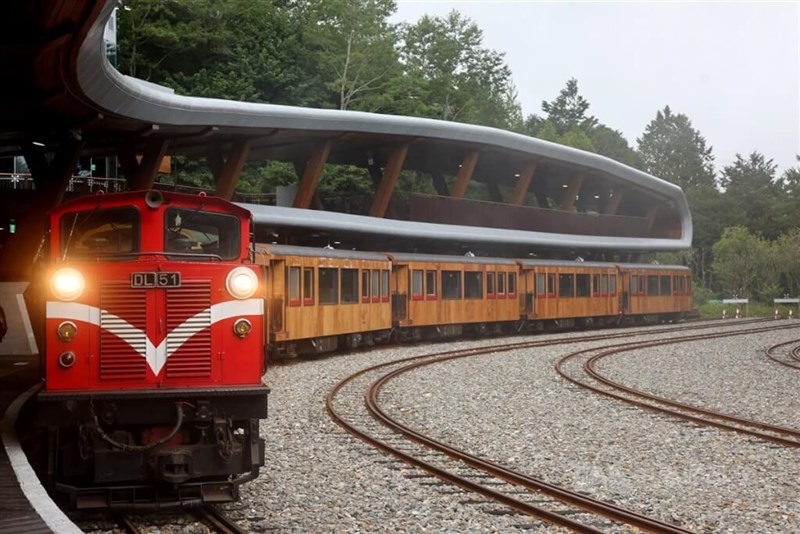 Kereta Api Hutan Ali Shan akan kembali beroperasi penuh setelah 15 tahun direnovasi. Kereta Formosensis siap mulai beroperasi 28 Juli. (Sumber Foto : CNA, 3 Juli 2024)