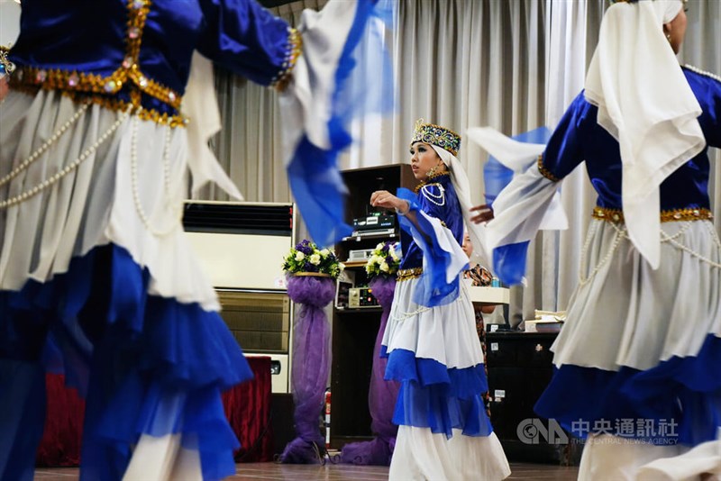 Kelompok tari "Tw-Egy Folk Troupe" menampilkan berbagai tarian Timur Tengah. (Sumber Foto : CNA Taipei, 5 Juli 2024)