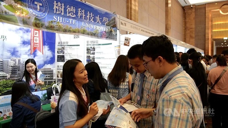 Taiwan Higher Education Fair Indonesia 2024 dibuka di Jakarta hari Sabtu. (Sumber Foto : CNA, 3 Agustus 2024)