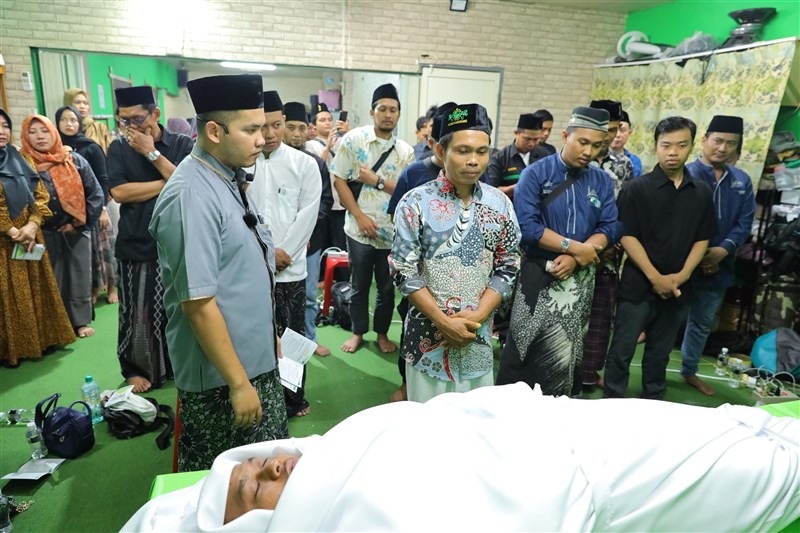 Proses pelatihan pemulasaraan jenazah yang dihelat KDEI Taipei dan PCINU Taiwan di Kaohsiung hari Sabtu. (Sumber Foto : PCINU Taiwan)