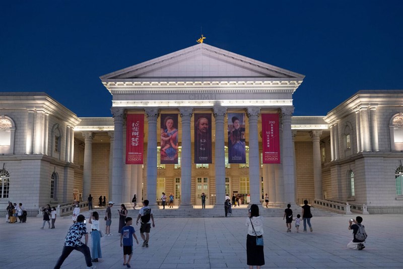 Museum Chimei, Tainan memperpanjang jam buka hingga jam 8 malam, antisipasi jumlah pengunjung pameran “Dari Raphael hingga Van Gogh: Masterpieces From The National Gallery, London,” (Sumber Foto : Museum Chimei, 8 Agustus)