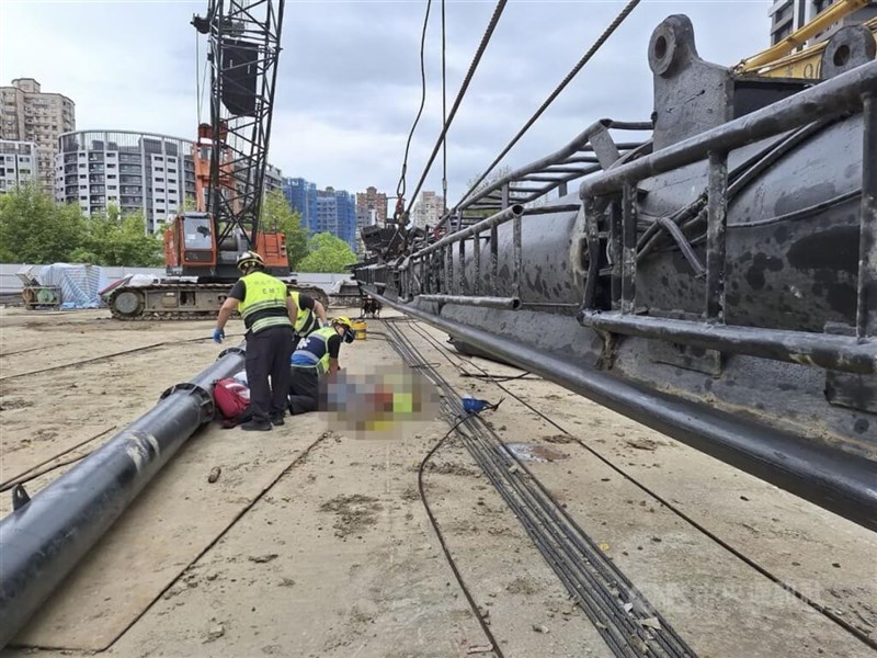 Pekerja migran asal Vietnam tewas karena kecelakaan kerja di proyek konstruksi Kantor Layanan Taipower Tamsui, New Taipei. (Sumber Foto : Otoritas setempat)
