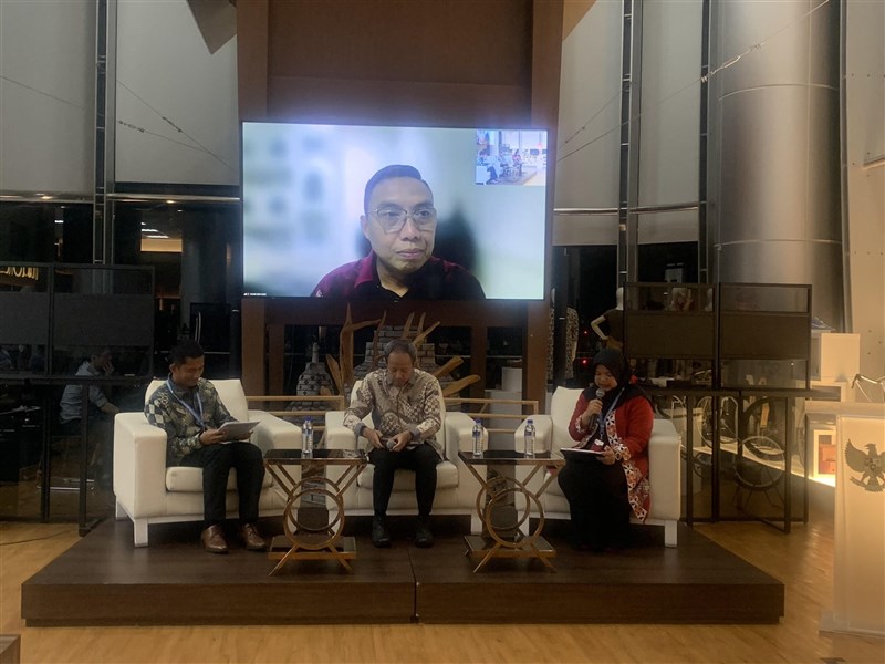 Arif Sulistiyo, Direktur Impor di Direktorat Jenderal Perdagangan Luar Negeri, Kementerian Perdagangan RI (tengah) di acara sosialisasi KDEI di Taipei, Jumat lalu. (Sumber Foto : CNA, 23 Agustus 2024).