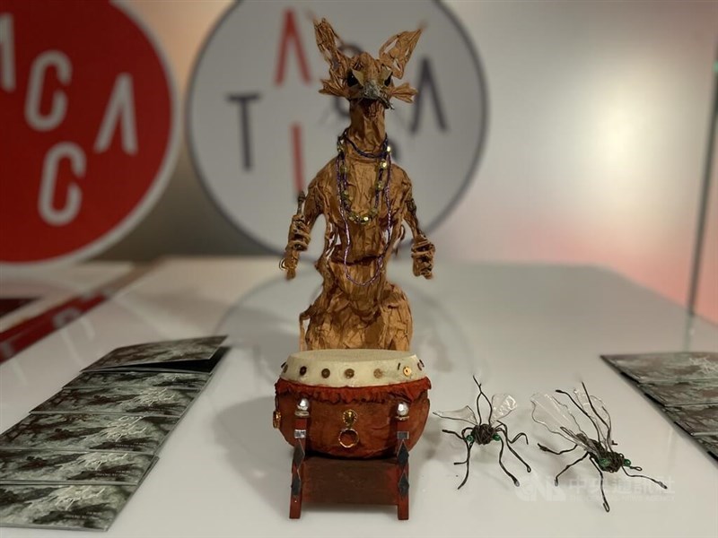 Model kertas dari "Compound Eyes of Tropical" karya Zhang Xu-zhan. (Sumber Foto : CNA, 7 September 2024)