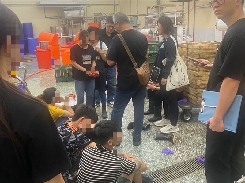 Pihak imigrasi dan ketenagakerjaan Kota Kaohsiung berhasil membongkar praktik ilegal dari sebuah pabrik tahu di Daliao yang mempekerjakan tujuh pekerja migran yang hilang kontak. (Sumber Foto : Kantor Imigrasi Kaohsiung, 12 September 2024)