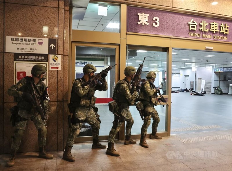 Latihan Han Kuang pada Juli, di Taipei Main Station. (Sumber Foto : Dokumentasi CNA)