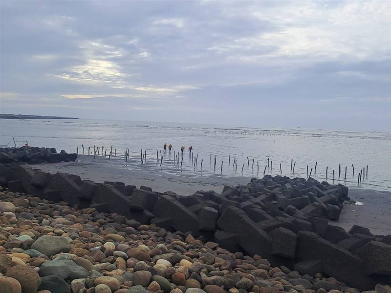 Seorang pekerja migran hilang setelah diduga jatuh ke laut di Pantai Menghuan di Kabupaten Yunlin pada Selasa. (Sumber Foto : Kontributor pribadi, 1 Oktober 2024)