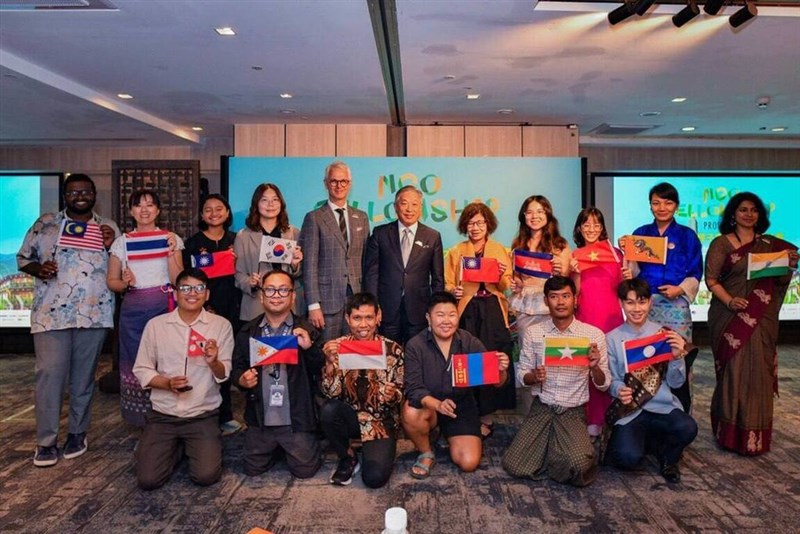 Kementerian Luar Negeri menyambut 15 pemimpin muda lembaga swadaya masyarakat dari 14 negara dalam program NGO Fellowship Program 2024 di Taiwan. (Sumber Foto : CNA, 1 Oktober 2024)