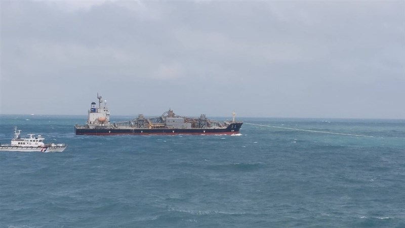 Kapal "Ta Ho Marine" yang terjebak 15 mil laut barat Pelabuhan Taichung pada Kamis lalu. (Sumber Foto : Kantor Patroli Pantai III CGA)