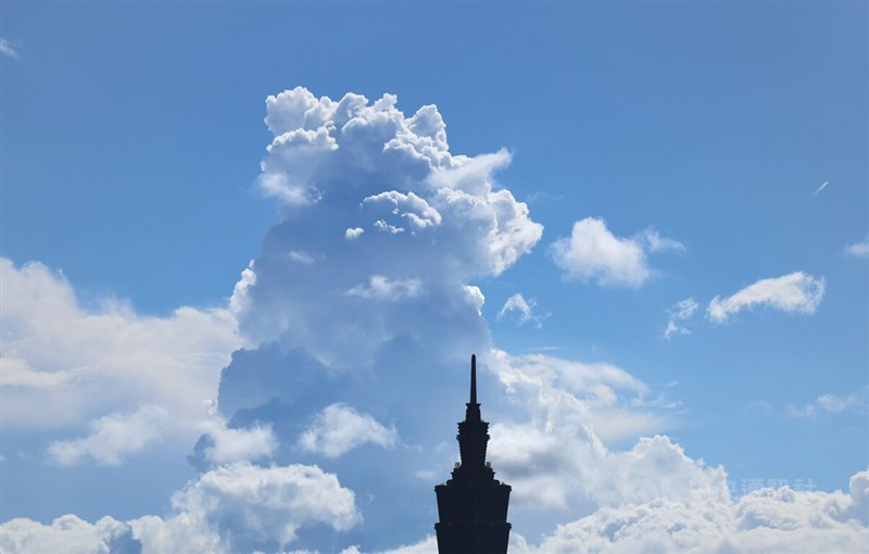 Menara pencakar langit Taipei 101. (Sumber Foto : CNA, 6 Oktober 2024)