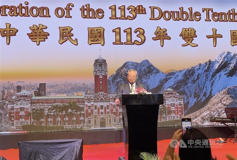 Perwakilan Taiwan di Indonesia John C. Chen saat berpidato di resepsi Hari Nasional Republik Tiongkok yang diadakan TETO di Indonesia di Hotel Borobudur Jakarta hari Selasa. (Sumber Foto : CNA, 8 Oktober 2024)