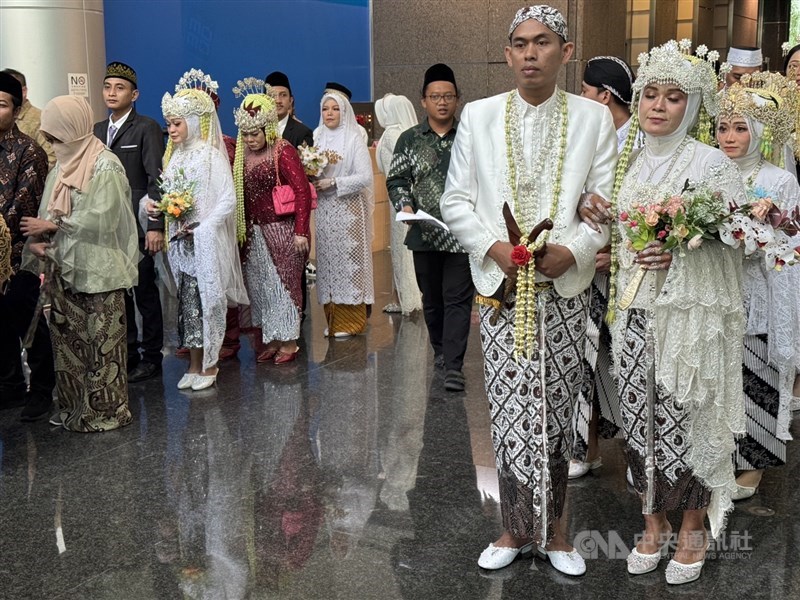 Sebanyak 35 pasangan ikut nikah massal KDEI (Sumber Foto: CNA, 20 Oktober 2024)