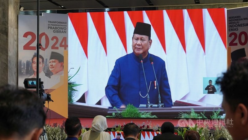 Presiden Indonesia Prabowo Subianto dalam upacara pelantikan hari Minggu. (Sumber Foto : CNA, 20 Oktober 2024)