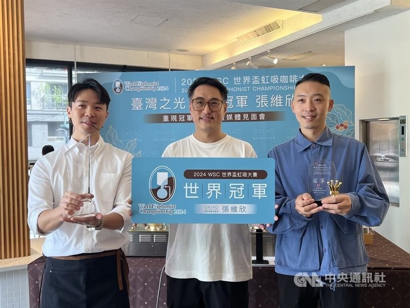 Chang Wei-shin (kiri). (Sumber Foto : CNA 4 Nov. 2024).