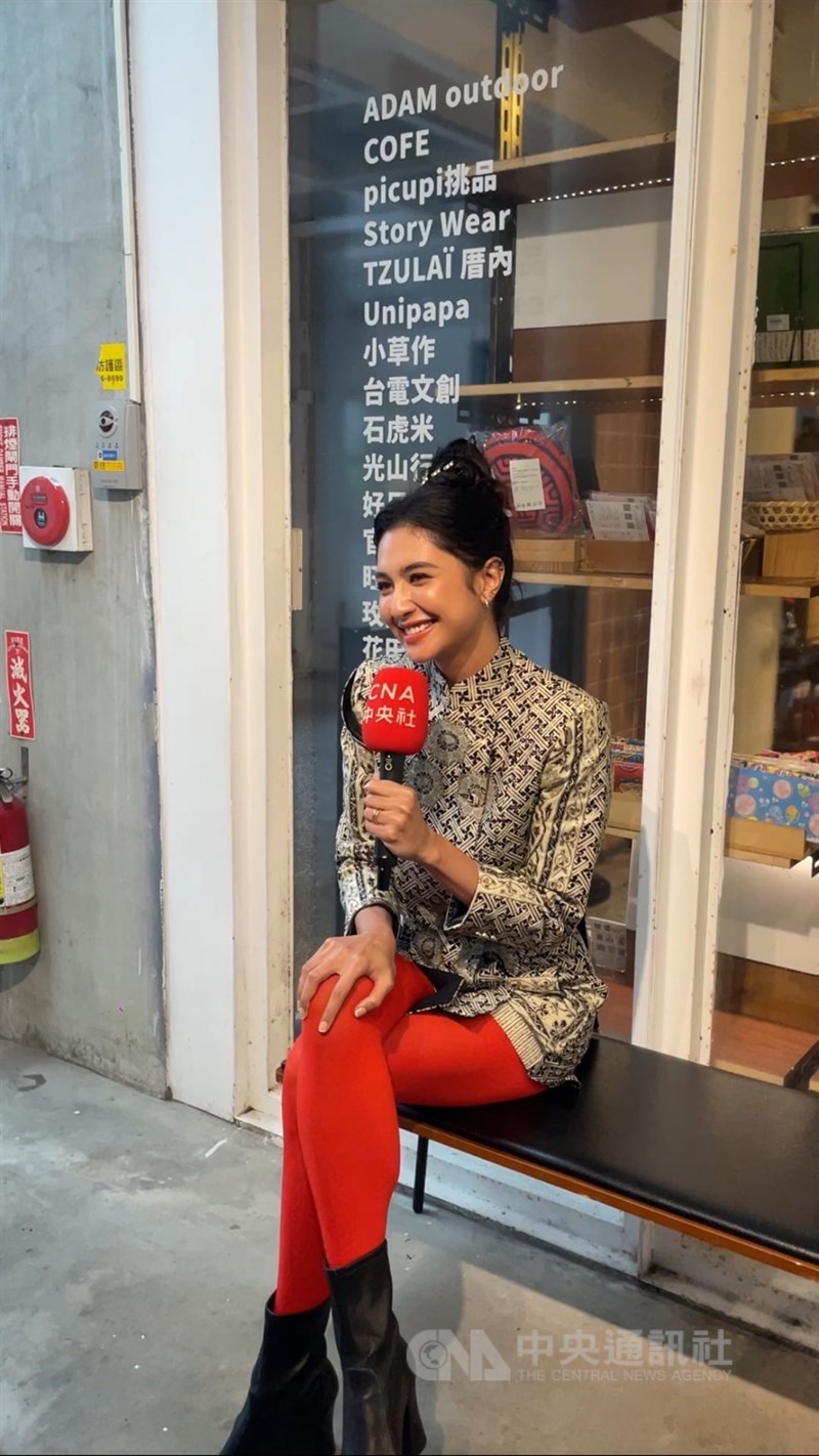 Mikha Tambayong dalam sebuah wawancara eksklusif bersama CNA. (Sumber Foto : CNA, 5 November 2024)