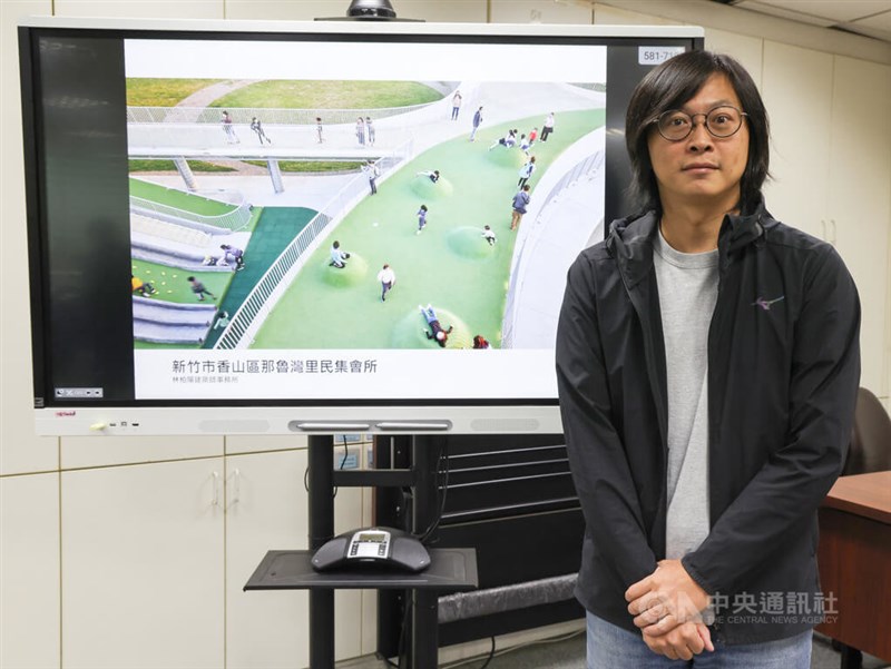 Pusat Komunitas Naluwan di Kota Hsinchu yang dirancang oleh Arsitek LinBoYang pertama kali dipamerkan dalam konferensi pers pada 6 November. (Sumber Foto : CNA, 6 November 2024)