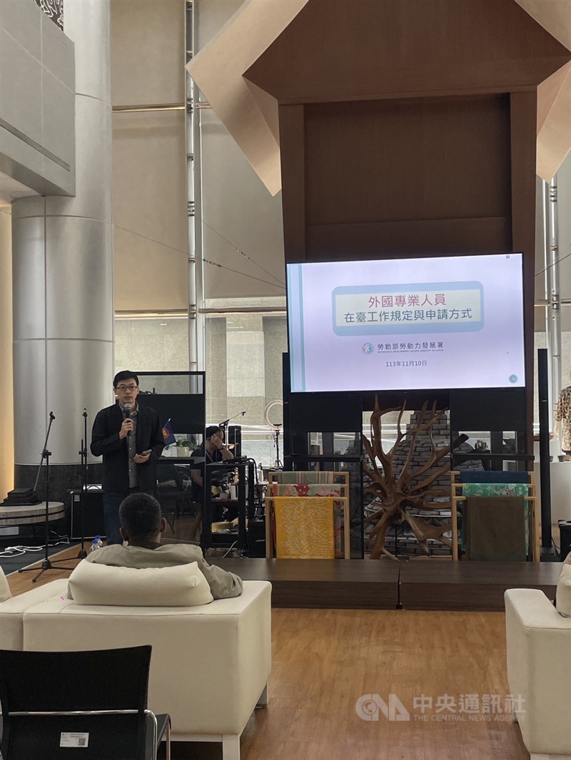 Perwakilan dari Workforce Development Agency (WDA) Taiwan, Cheng Che-hsin (鄭哲欣) (Sumber Foto : CNA, 10 November 2024)