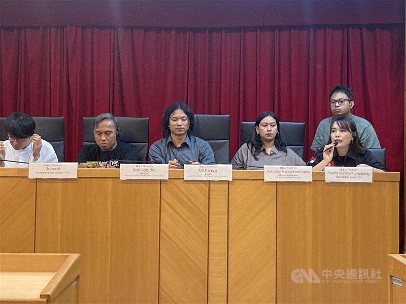 Sejumlah pembicara dari Indonesia yang membahas dampak buruk industri nikel dalam forum di Taipei, 10 November 2024 (Sumber foto: CNA, 10 November 2024)