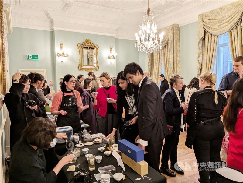 The Leafies adalah penghargaan teh tahunan yang diselenggarakan bersama oleh toko departemen bergengsi di London Fortnum & Mason dan UK Tea Academy. (Sumber Foto : CNA, 11 November 2024)