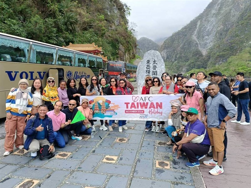 Kelompok wisatawan dari Indonesia datang ke Hualien untuk berpariwisata, Minggu. (Sumber Foto : Pemerintah Kabupten Hualien)