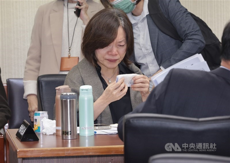 Menteri Ketenagakerjaan Ho Pei-shan dalam sebuah sidang legislatif pada Rabu. (Sumber Foto : CNA, 20 November 2024)